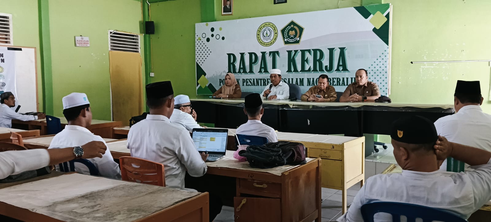 Perekaman e-KTP Hadir di Pondok Pesantren Assalam Naga Beralih. Disdukcapil Kampar Perkuat Pelayanan Jemput Bola ke Sekolah