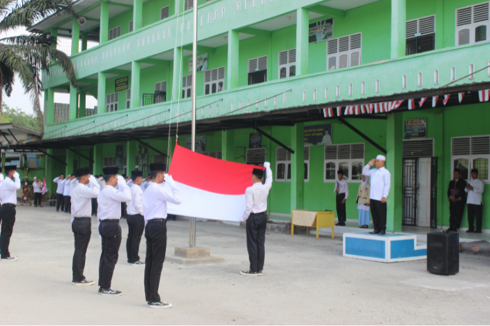 Semarak HUT RI ke-81, Assalam Gelar Upacara dan Doorprize