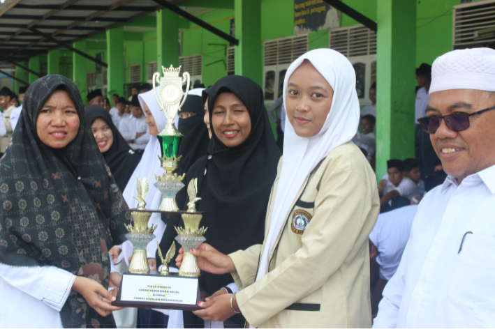 Semarak HUT RI ke-81, Assalam Gelar Upacara dan Doorprize